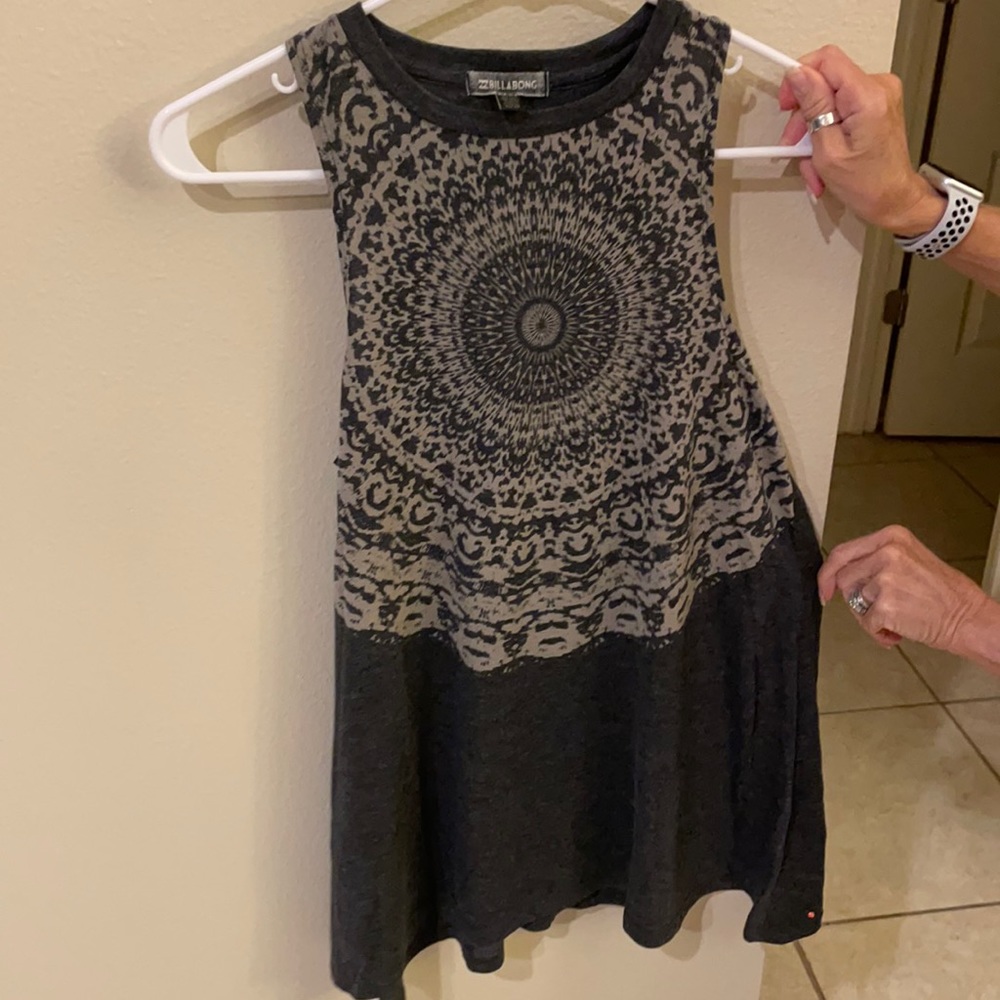 Sleeveless longer top